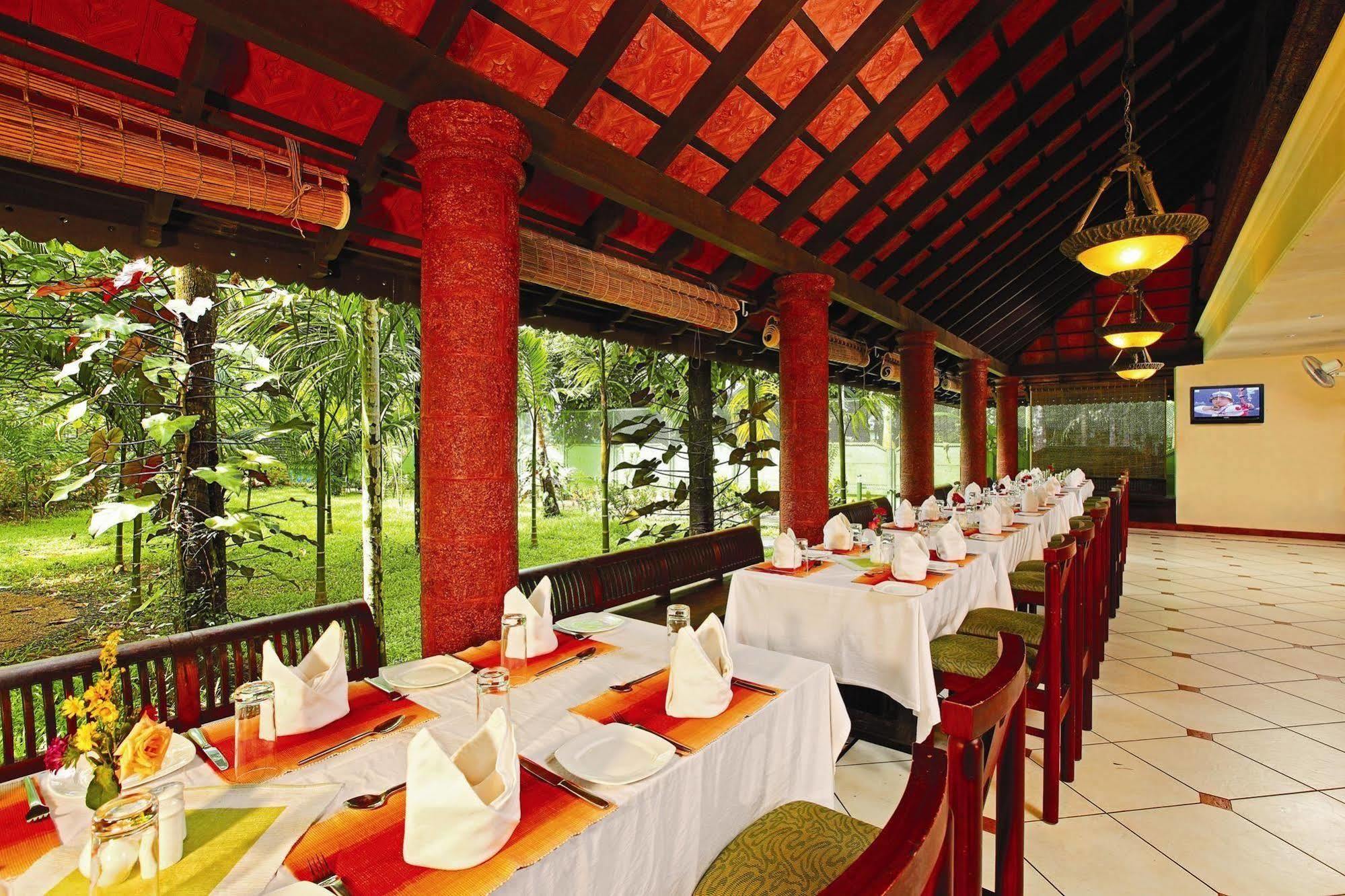 Emarald Resort Pulamanthole Restaurant photo